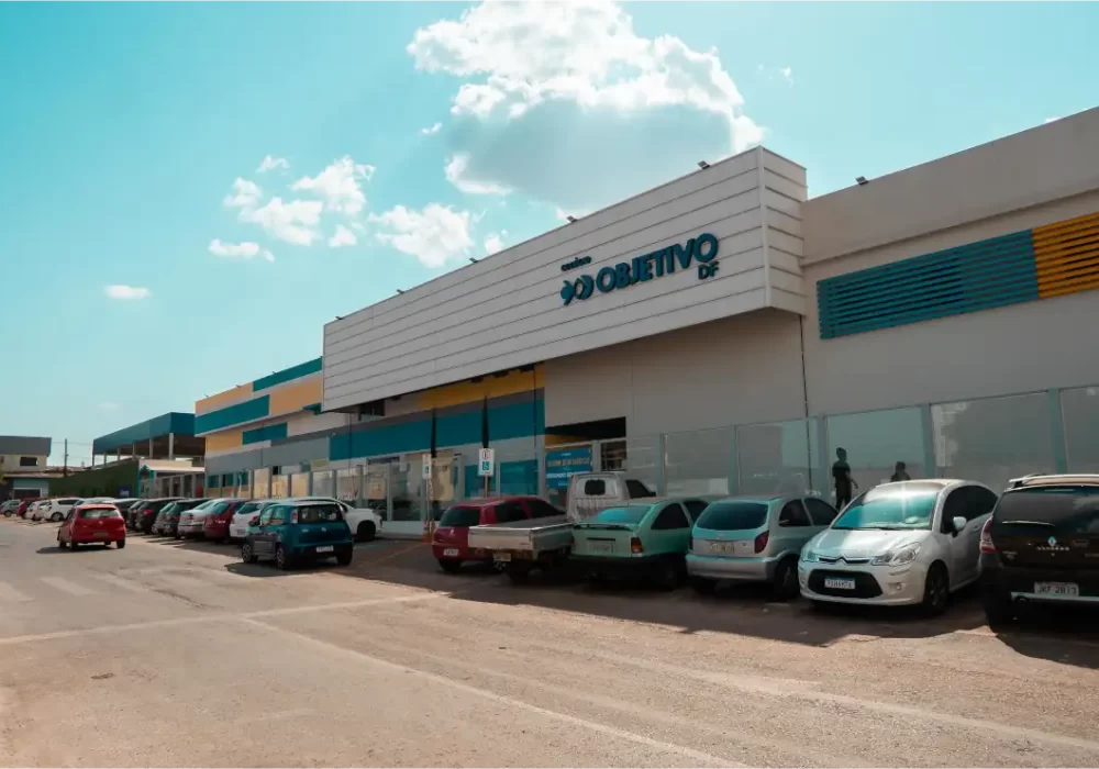 Fachada da Unidade Taguatinga Norte - Colégio Objetivo DF